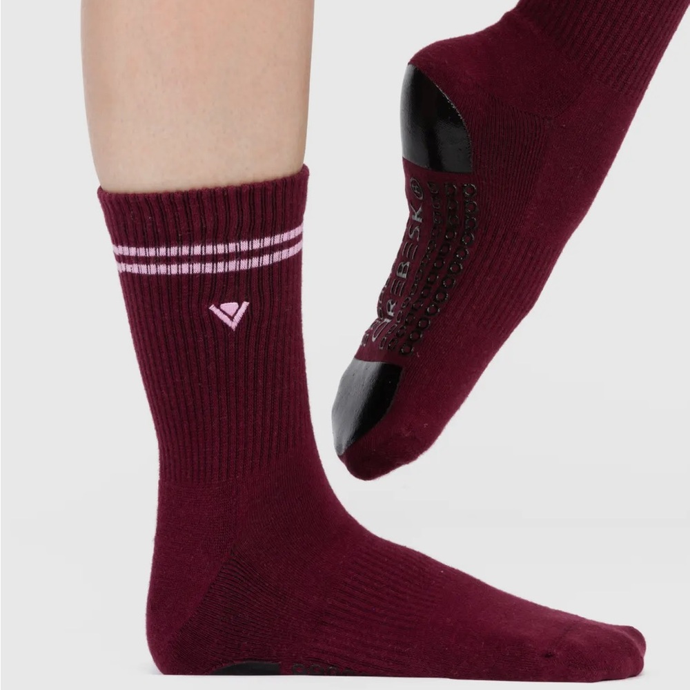 Arebesk burgundy crew grip socks